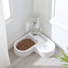 Load image into Gallery viewer, Heart-Shaped Pet Corner Bowl