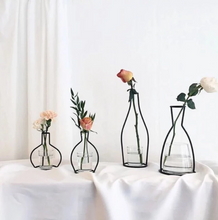 Load image into Gallery viewer, Geometric Metal Vase