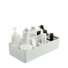Laden Sie das Bild in den Galerie-Viewer, Celia Toiletry Basket
