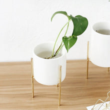 Load image into Gallery viewer, Veria Nordic Plant Pots