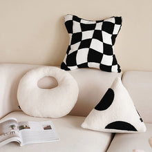 Laden Sie das Bild in den Galerie-Viewer, STAY COZY Pillow
