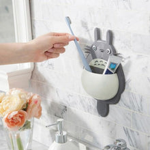 Laden Sie das Bild in den Galerie-Viewer, Taking a toothbrush from a kids holder
