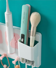 Laden Sie das Bild in den Galerie-Viewer, Cup holding toothbrush and makeup brush
